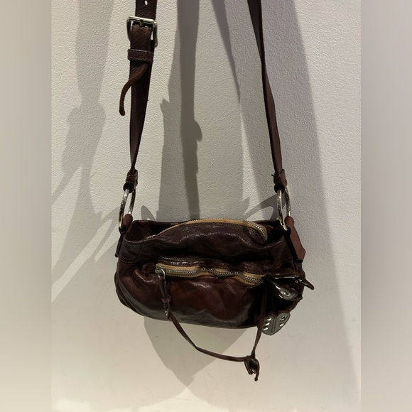 Beautiful vintage brown leather MIU MIU bag. Long brown strap. Zipper closure - Picture 9 of 14